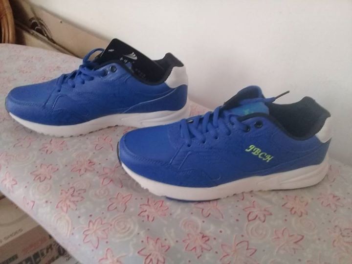 Sport shoes for sale at Rs 500 size 42 - 5 - Sports shoes  on Aster Vender