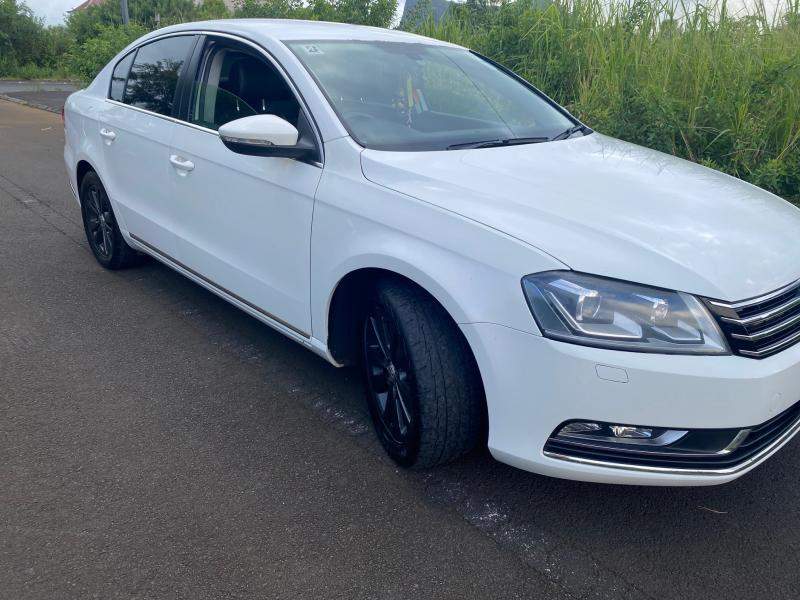 Volkswagen Passat, Year 2012, Automatic Transmission - 2 - Family Cars  on Aster Vender