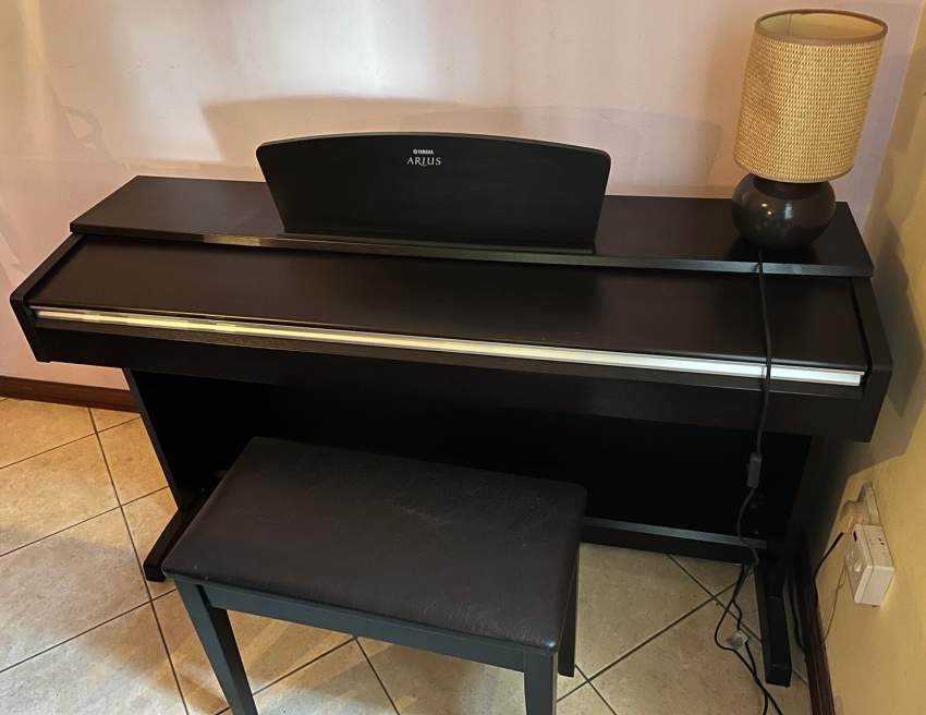 For sale piano electric Yamaha Arius