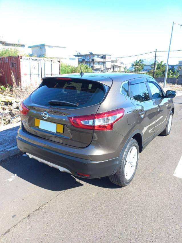 Nissan Qashqai 1.2 Turbo - 5 - SUV Cars  on Aster Vender