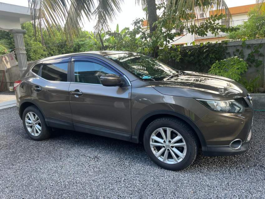 Nissan Qashqai 1.2 Turbo - 3 - SUV Cars  on Aster Vender