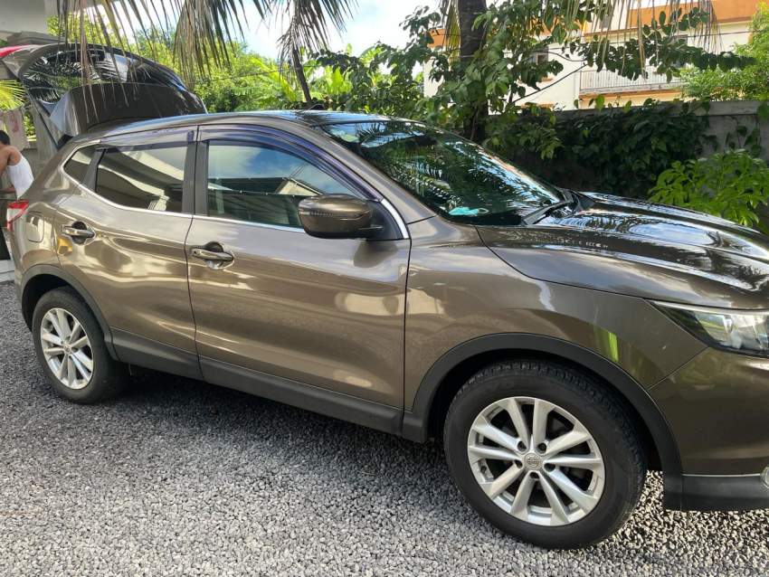 Nissan Qashqai 1.2 Turbo - 1 - SUV Cars  on Aster Vender