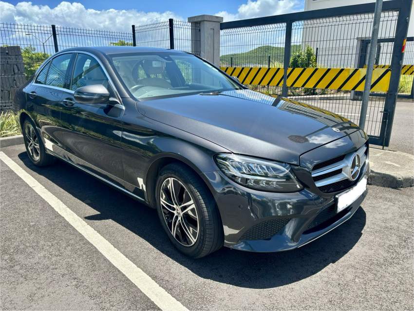 Mercedes C180 très bon état - 1 - Luxury Cars  on Aster Vender