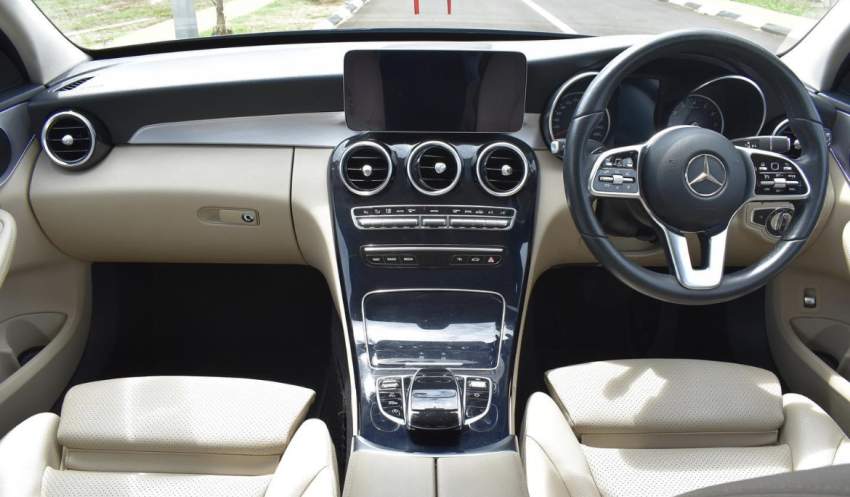 Mercedes C180 très bon état - 4 - Luxury Cars  on Aster Vender