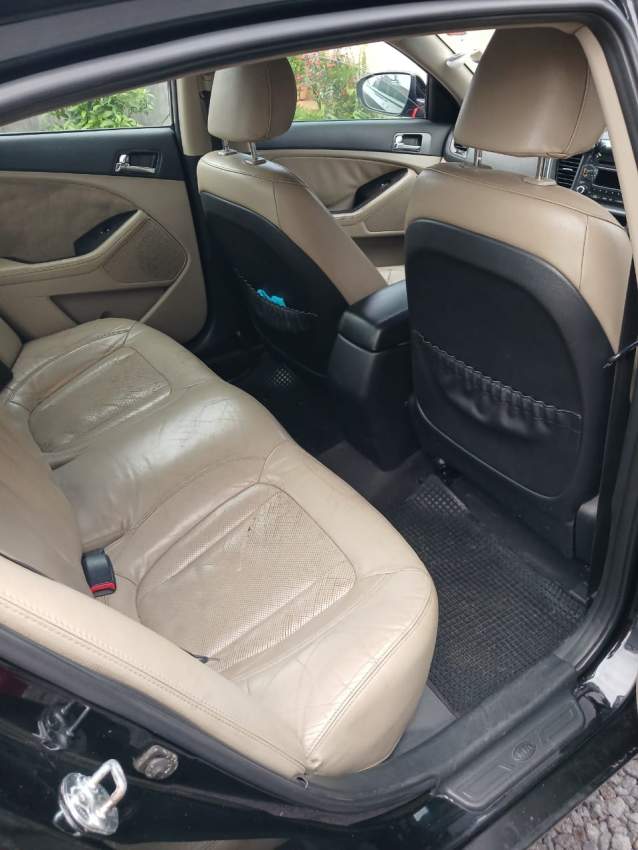 A vendre kia optima year 2011.Rs280000 a debate.option manuel - 5 - Family Cars  on Aster Vender