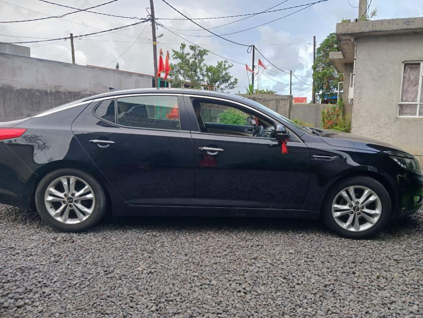 A vendre kia optima year 2011.Rs280000 a debate.option manuel on Aster Vender