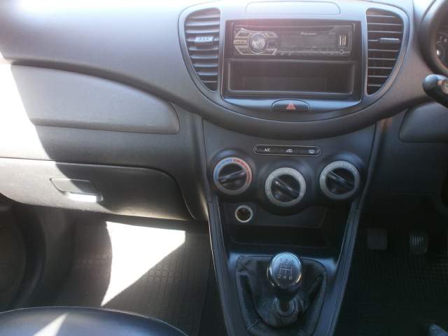 Hyundai I 10 - 7 - Family Cars  on Aster Vender