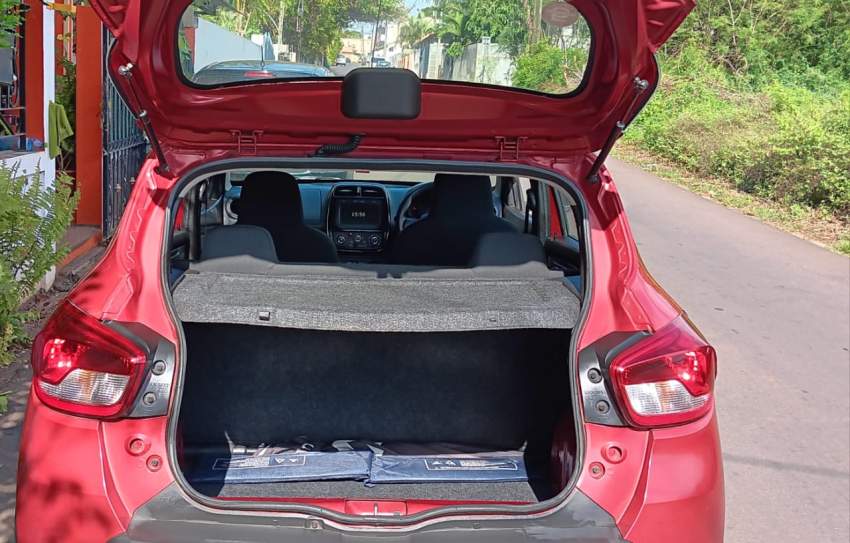 RENAULT KWID - 4 - Family Cars  on Aster Vender