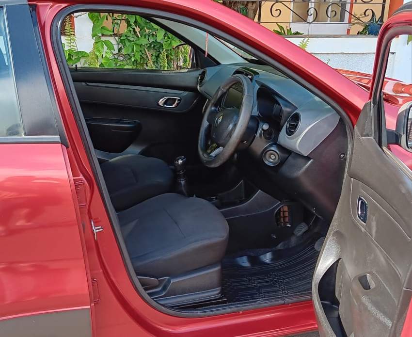 RENAULT KWID - 1 - Family Cars  on Aster Vender