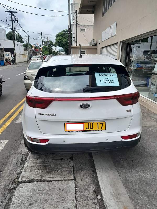 KIA SPORTAGE EX 2WD 1.6 GDI 6AT - 5 - SUV Cars  on Aster Vender