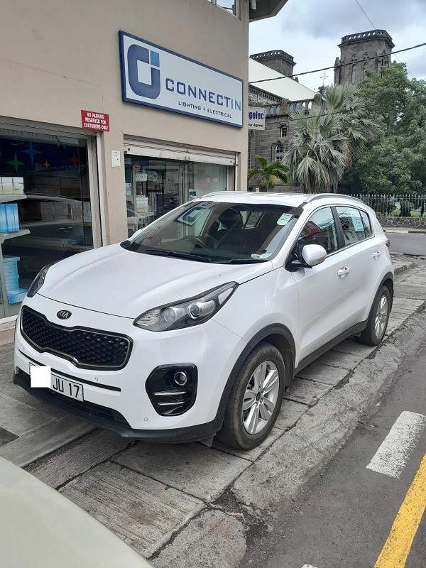 KIA SPORTAGE EX 2WD 1.6 GDI 6AT - 4 - SUV Cars  on Aster Vender