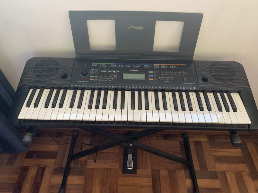 Electronic Piano with pedal and stand - 1 - Electronic piano  on Aster Vender