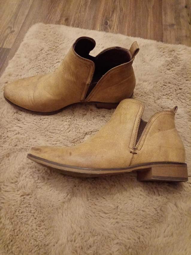 Ladies boots on Aster Vender