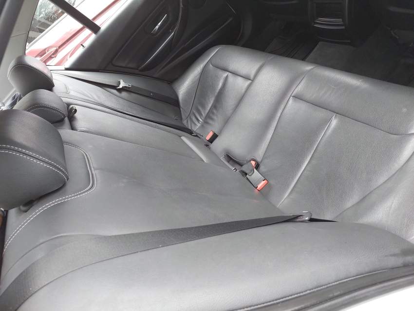 BMW 320 i - 3 - Luxury Cars  on Aster Vender