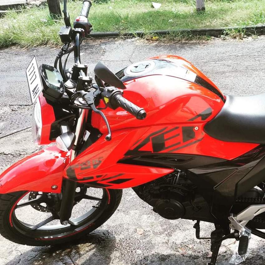 Suzuki gixer 150 - 1 - Roadsters  on Aster Vender