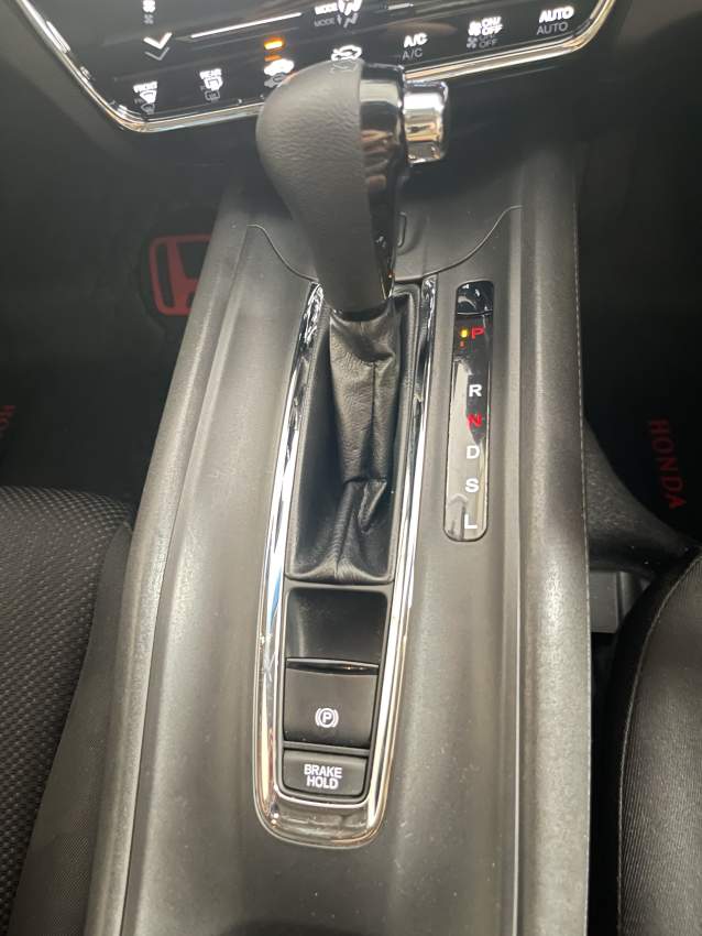 Honda Vezel (Non-Hybrid) 2017 - 5 - SUV Cars  on Aster Vender