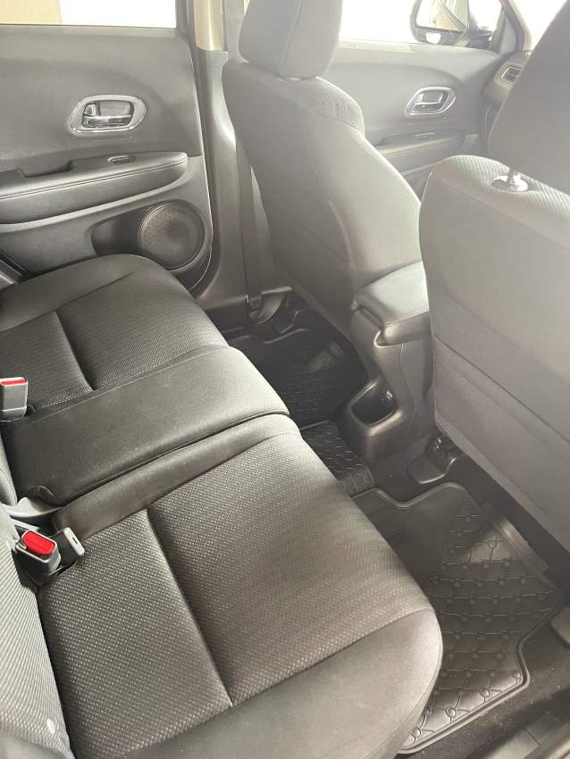 Honda Vezel (Non-Hybrid) 2017 - 1 - SUV Cars  on Aster Vender