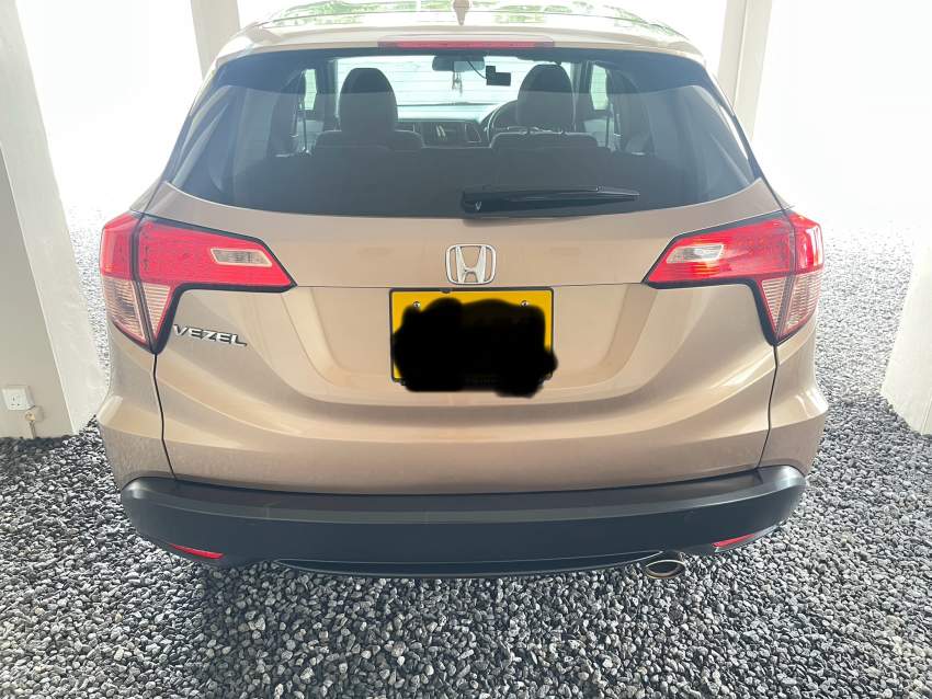 Honda Vezel (Non-Hybrid) 2017 - 3 - SUV Cars  on Aster Vender