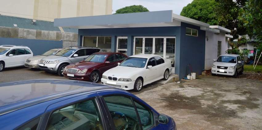 For sale..Commercial building of 2000 square foot + Big parking on Aster Vender