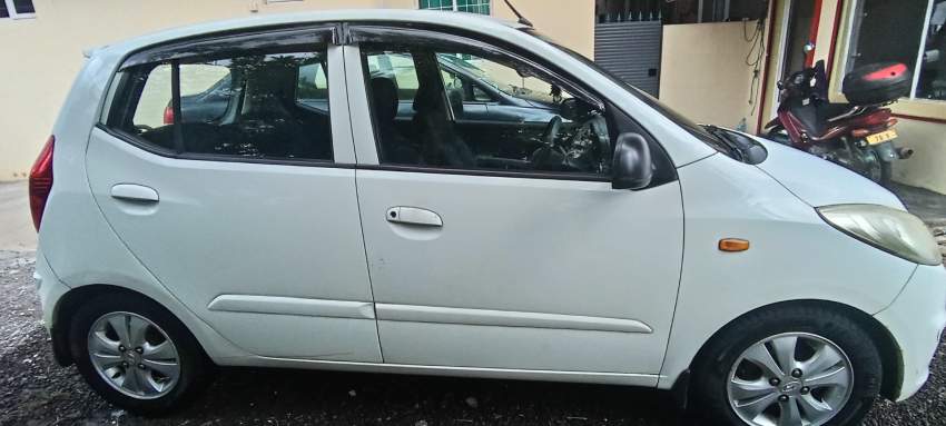 Hyundai i10 2012 - 3 - Family Cars  on Aster Vender