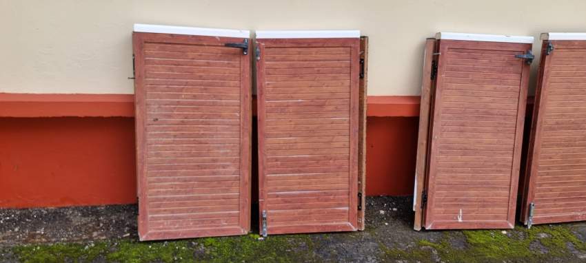 Used aluminium small doors - 2 pairs - 2 - Others  on Aster Vender