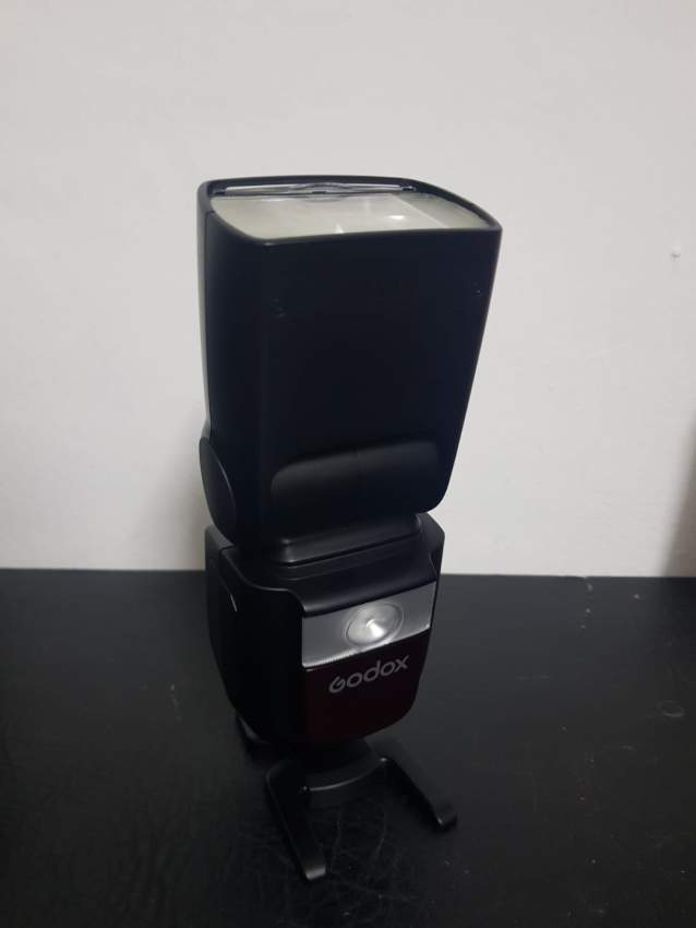 Godox V860iiis on Aster Vender