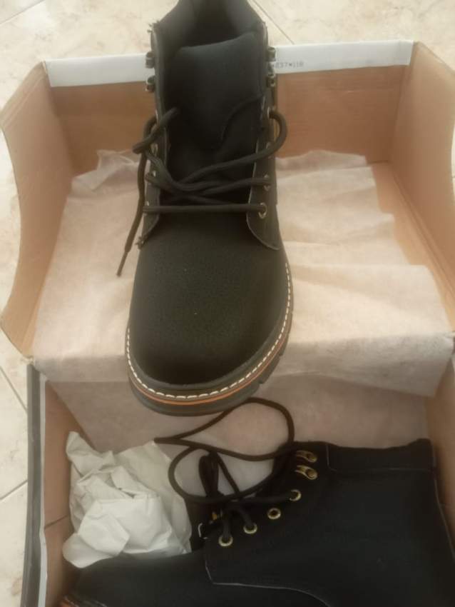 Safety shoes - 0 - Other Accessories  on Aster Vender