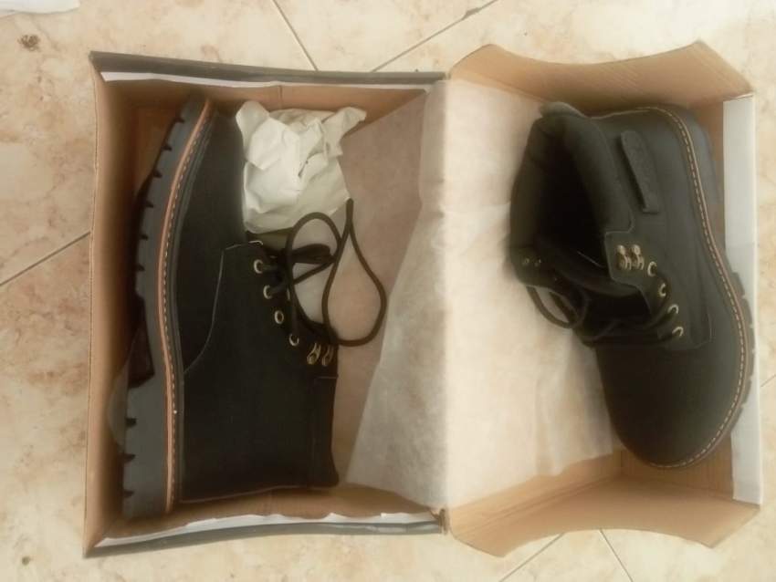 Safety shoes - 1 - Other Accessories  on Aster Vender