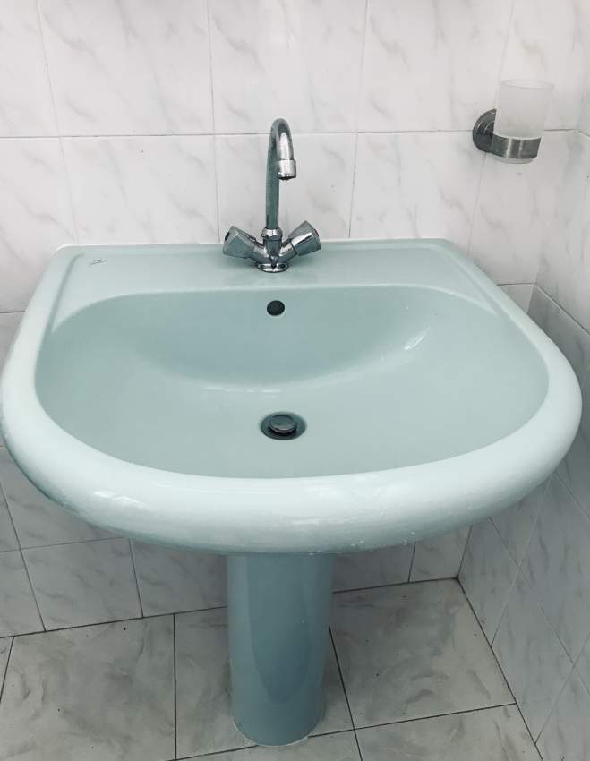 Sink without water tap