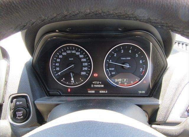 BMW 1 Series  DBA-1R15 (20172) - 2 - Luxury Cars  on Aster Vender