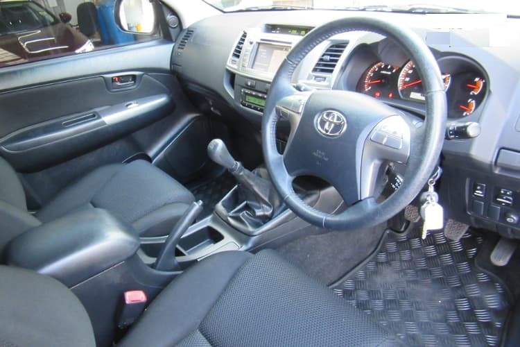 2014 TOYOTA HILUX - 4 - Pickup trucks (4x4 & 4x2)  on Aster Vender