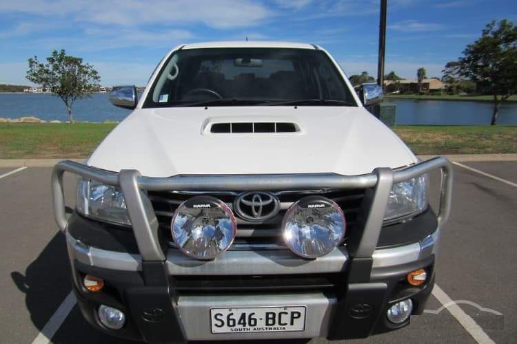 2014 TOYOTA HILUX - 1 - Pickup trucks (4x4 & 4x2)  on Aster Vender