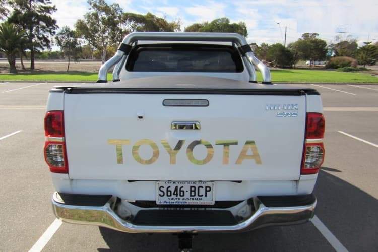 2014 TOYOTA HILUX - 3 - Pickup trucks (4x4 & 4x2)  on Aster Vender