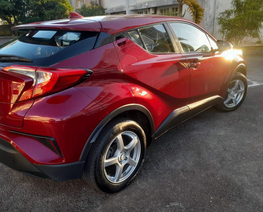 Toyota C-HR in EXCELLENT condition!! - 1 - SUV Cars  on Aster Vender