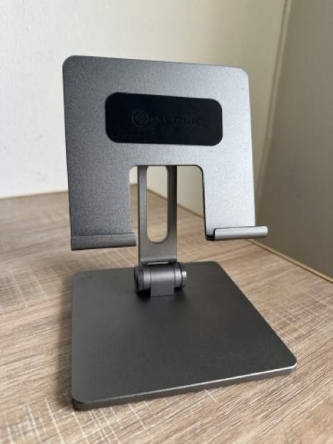 iPad/tablet foldable stand