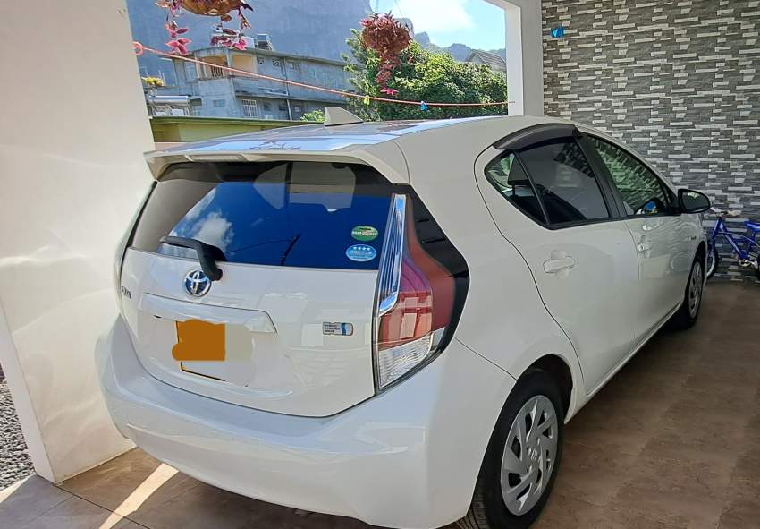 Toyota Aqua 2016 for urgent sale - 2 - Compact cars  on Aster Vender