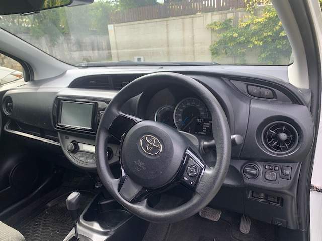 A Vendre Toyota Vitz Hybrid - 1 - Compact cars  on Aster Vender