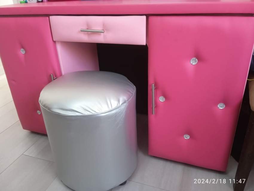 Girl's Princess Vanity - 0 - Makeup furniture  on Aster Vender