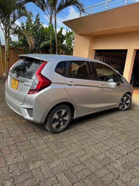 For Sale Honda Fit Hybrid 2017  with 98600 Kms. - 0 - Compact cars  on Aster Vender
