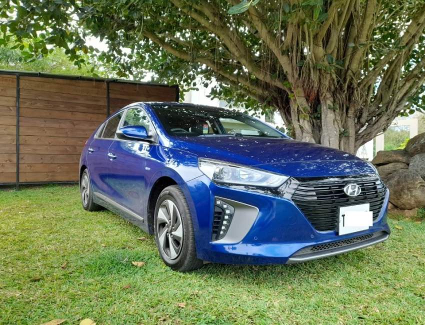 Hyundai Ioniq - 4 - Family Cars  on Aster Vender