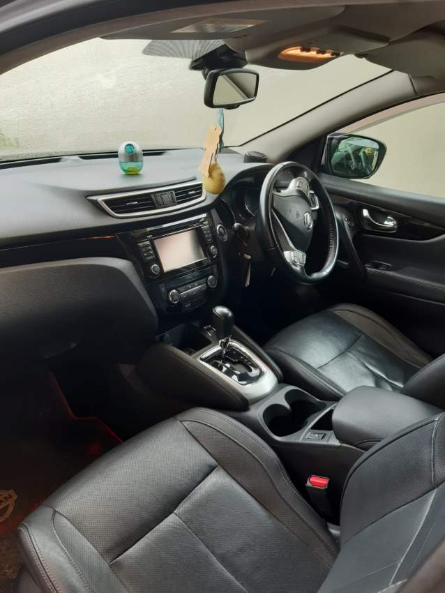 Nissan Qashqai - 1 - SUV Cars  on Aster Vender