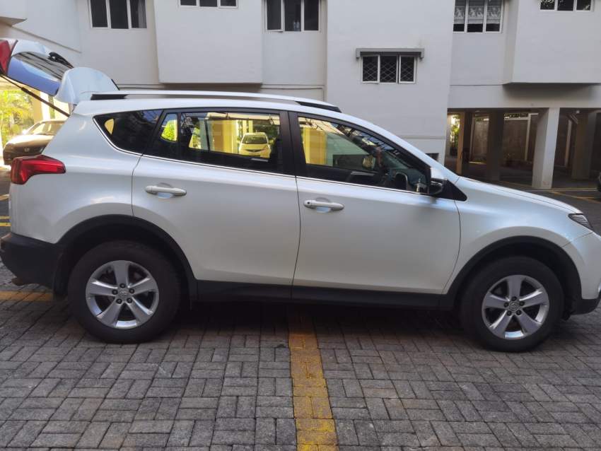 Rav 4 - 5 - SUV Cars  on Aster Vender