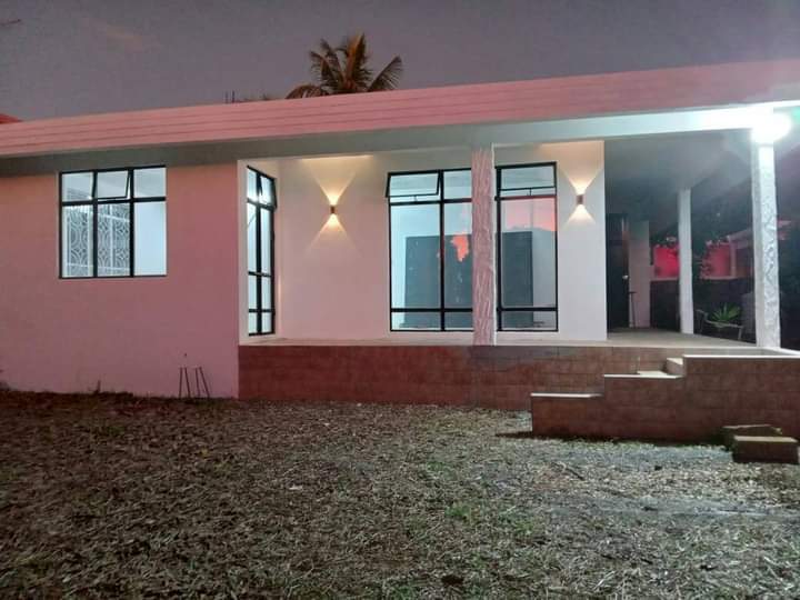 Land with house - 5 - House  on Aster Vender