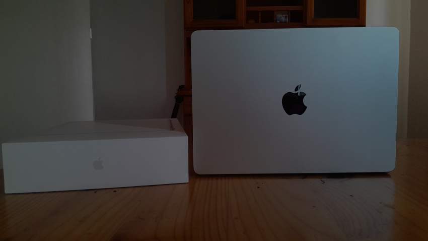 Mac Book M2 on Aster Vender