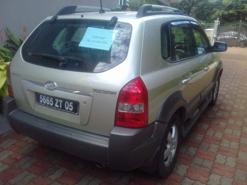 Hyundai Tucson - 3 - SUV Cars  on Aster Vender