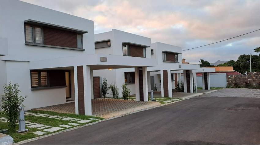 Villa in a gated complex -center of quatre bornes on Aster Vender