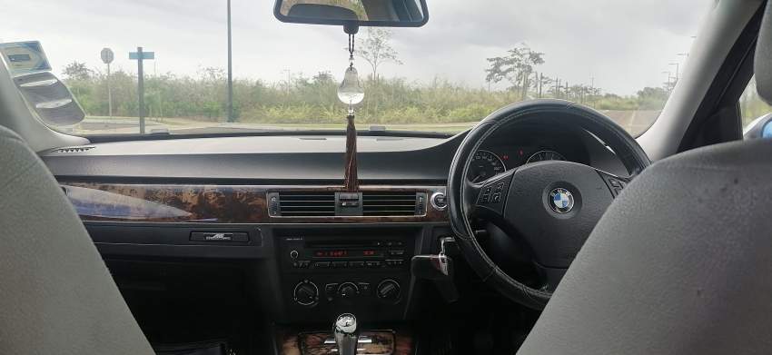 Bmw 320i E90 Year 2006 - 1 - Luxury Cars  on Aster Vender
