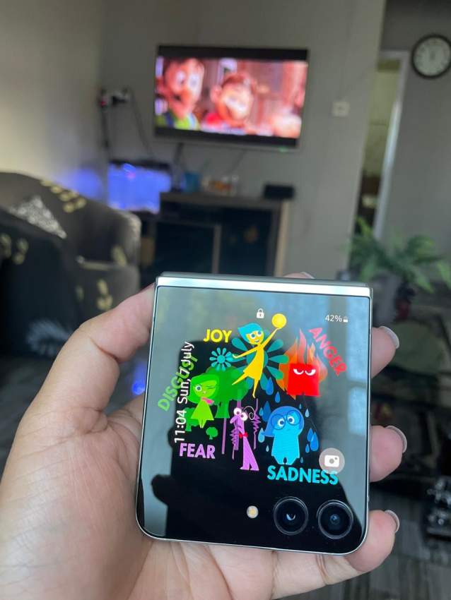 Samsung Z flip 5 on Aster Vender