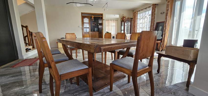 Table salle a manger Teck + 8 chaises - 0 - Table & chair sets  on Aster Vender