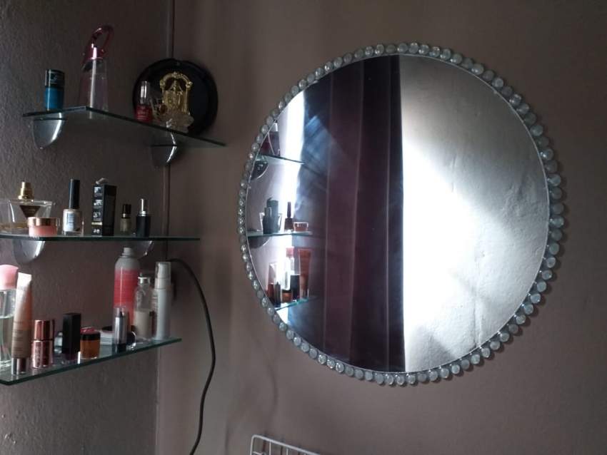 Decorative mirror on Aster Vender